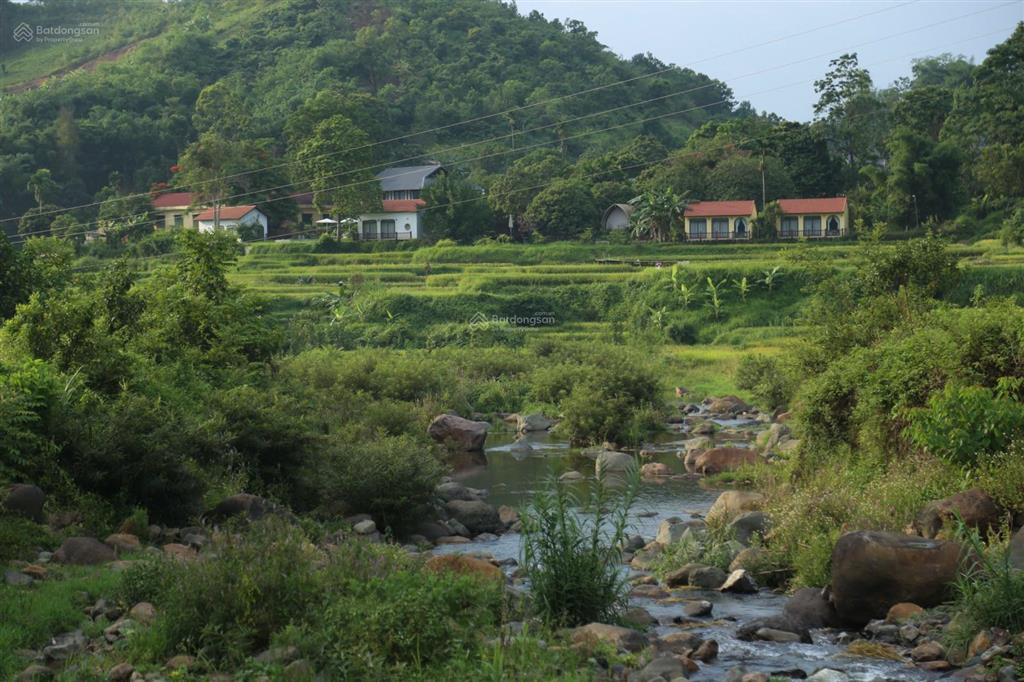 Bán khuôn viên nghỉ dưỡng hơn 1ha có nhà sẵn gần suối, thác và đập nước cao phong, hòa bình