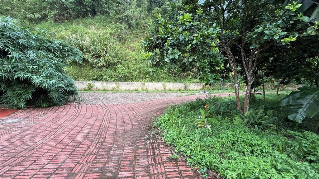 Bán khuôn viên nghỉ dưỡng hơn 1ha có nhà sẵn gần suối, thác và đập nước cao phong, hòa bình