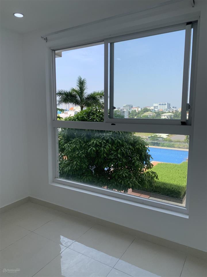 Chính chủ cần bán ch cộng hòa garden 2pn 2wc 77m2 tầng đẹp view thoáng mát.  0948 032 ***