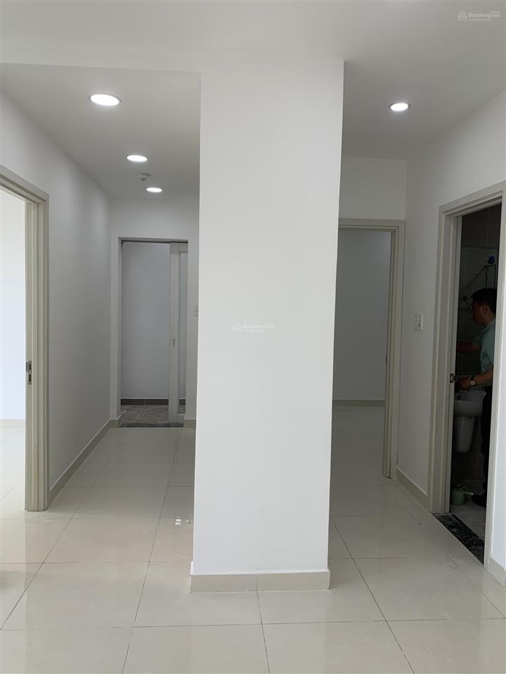 Chính chủ cần bán ch cộng hòa garden 2pn 2wc 77m2 tầng đẹp view thoáng mát.  0948 032 ***
