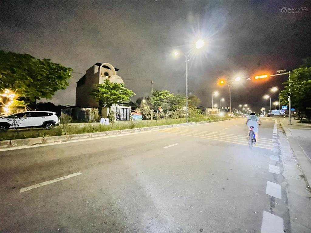 Vị trí vàng không có lô thứ 2  3 mặt tiền đường âu lạc  gần aeon mall  kinh doanh sầm uất