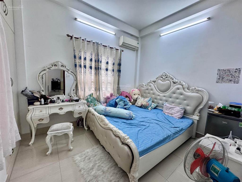 Chủ ngộp! bán nhà 4 tầng/ sân rộng 60 m2,huỳnh tấn phát,ngay nam long trần trọng cung, lý phục man