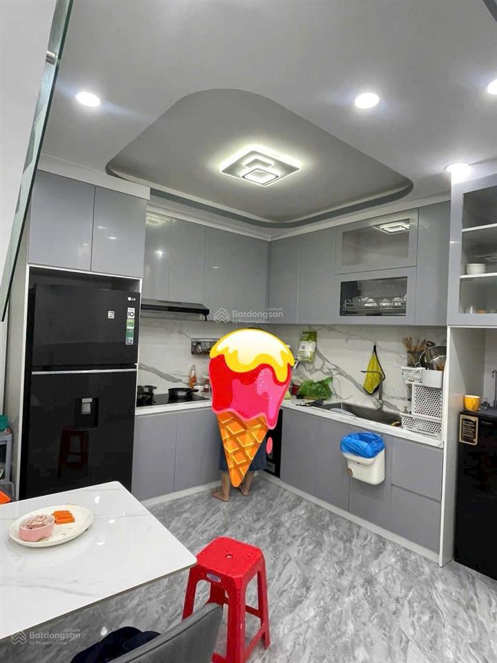Nhà chủ ở 2 tầng  sân rộng, hẻm 3m, gần mặt tiền lâm văn bền, ngay cư xá ngân hàng, đhtc marketing