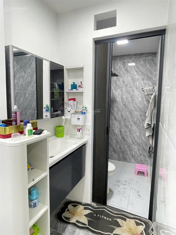 Nhà chủ ở 2 tầng  sân rộng, hẻm 3m, gần mặt tiền lâm văn bền, ngay cư xá ngân hàng, đhtc marketing