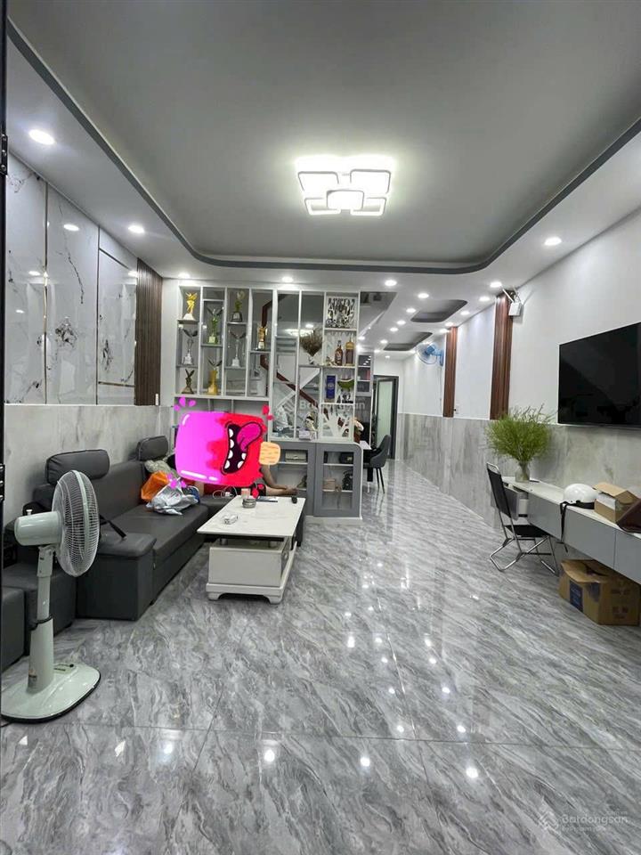 Nhà chủ ở 2 tầng  sân rộng, hẻm 3m, gần mặt tiền lâm văn bền, ngay cư xá ngân hàng, đhtc marketing