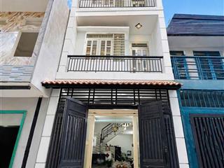 Nhà 3 tầng sân thượng rộng 50m2, sân rộng, 4 phòng ngủ, hẻm 4m  gần mt phạm hữu lầu, phú mỹ hưng