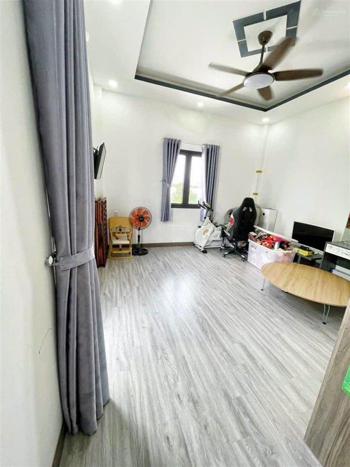 Bán gấp nhà chính chủ 4 tầng/ dtsd 240 m2  sân rộng, hẻm 4m lê văn lương, gần lottemart  him lam