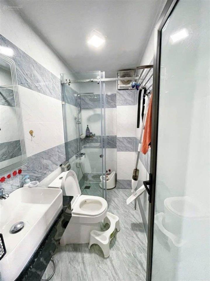 Bán gấp nhà chính chủ 4 tầng/ dtsd 240 m2  sân rộng, hẻm 4m lê văn lương, gần lottemart  him lam