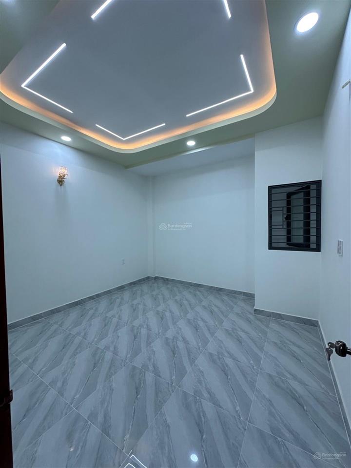 Chủ ngộp bank! bán nhà đúc 3 tầng/ 4 x 15m, sân rộng hẻm 4m lê văn lương, gần lottlemart, him lam