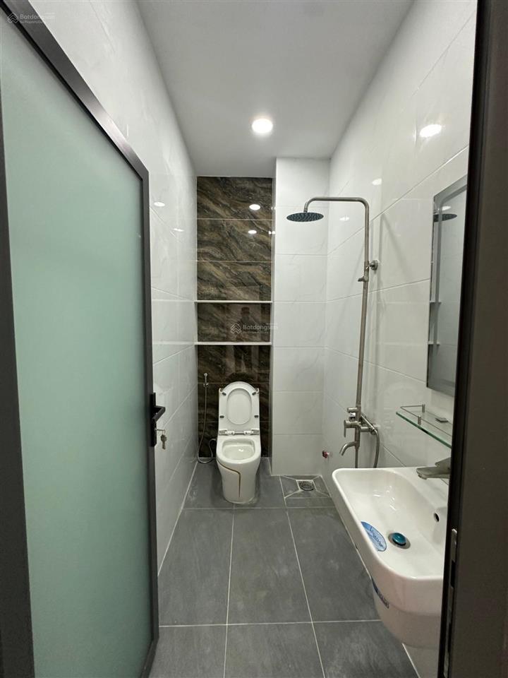 Chủ ngộp bank! bán nhà đúc 3 tầng/ 4 x 15m, sân rộng hẻm 4m lê văn lương, gần lottlemart, him lam