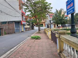 Đất vuông vắn  ngõ nông ô tô  tặng nhà cấp 4 ở ngay, cho thuê sinh lời  45m ra trục kinh doanh