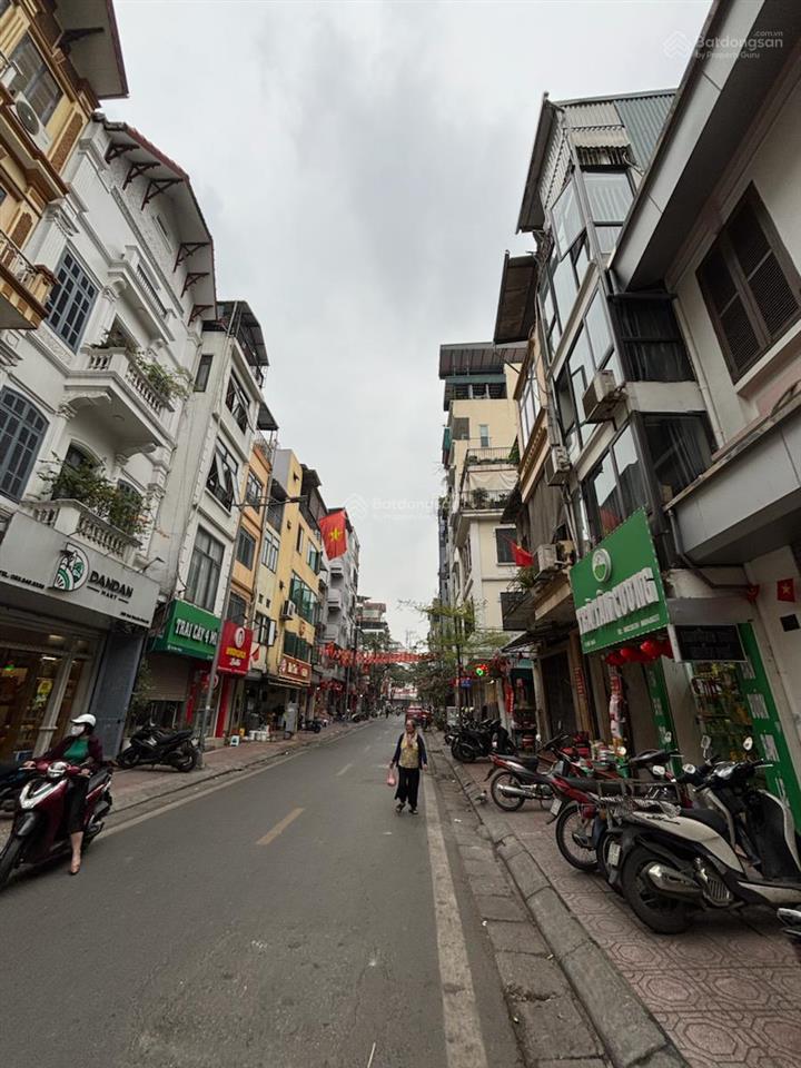 Hoè nhai nhà đẹp diện tích rộng lô góc,mặt tiền quyền lực,vị trí đắc địa đẹp nhất phố, hiếm nhà bán