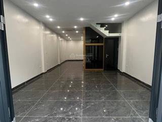 Trần khát chân nhà mặt phố tuyệt đẹp thang máy êm ru vị trí đẹp vài phút vào phố cổ kinh doanh đỉnh