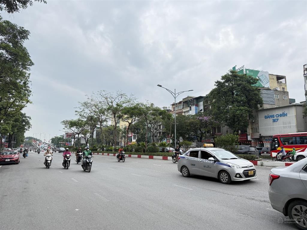 Trần khát chân.toà nhà siêu sang cực đẹp phố víp,đủ pccc dòng tền khủng,vị trí đẹp giá trị tăng cao