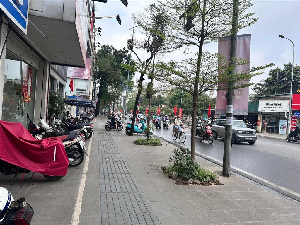 Chùa bộc đống đa.siêu phẩm mặt phố cực đẹp,hiếm.vị trí đắc địa mặt tiền bề thế,vỉa hè rộng kinh đỉn
