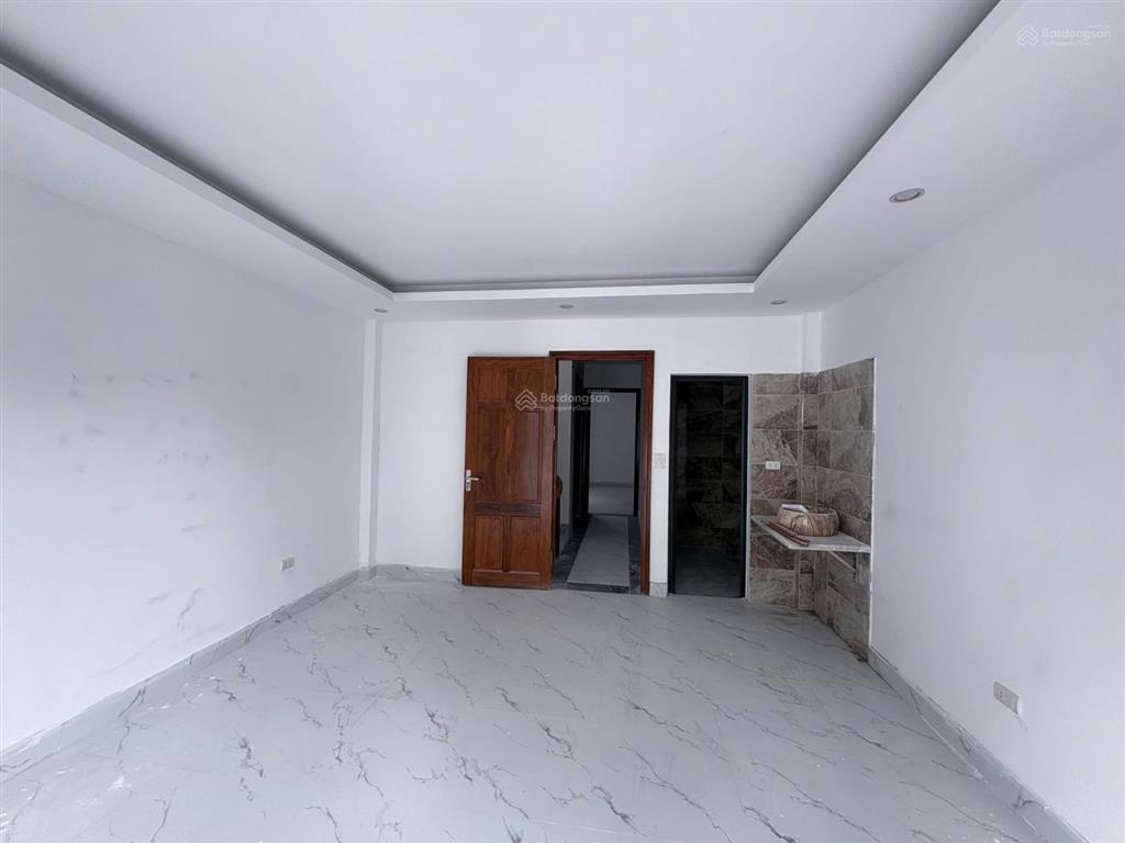 Dương văn bé chính chủ bán gấp nhà mới đẹp thang máy, ô tô ngủ trong nhà, view time cyti, ở sướng.