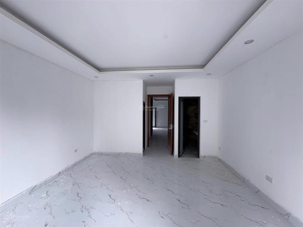 Dương văn bé chính chủ bán gấp nhà mới đẹp thang máy, ô tô ngủ trong nhà, view time cyti, ở sướng.