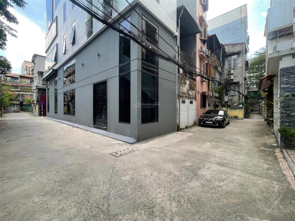 Chính chủ cần bán nhà đẹp phân lô phố hoàng cầu,vị trí siêu đẹp sát quận ủy, vài bước ra hồ,ở sướng