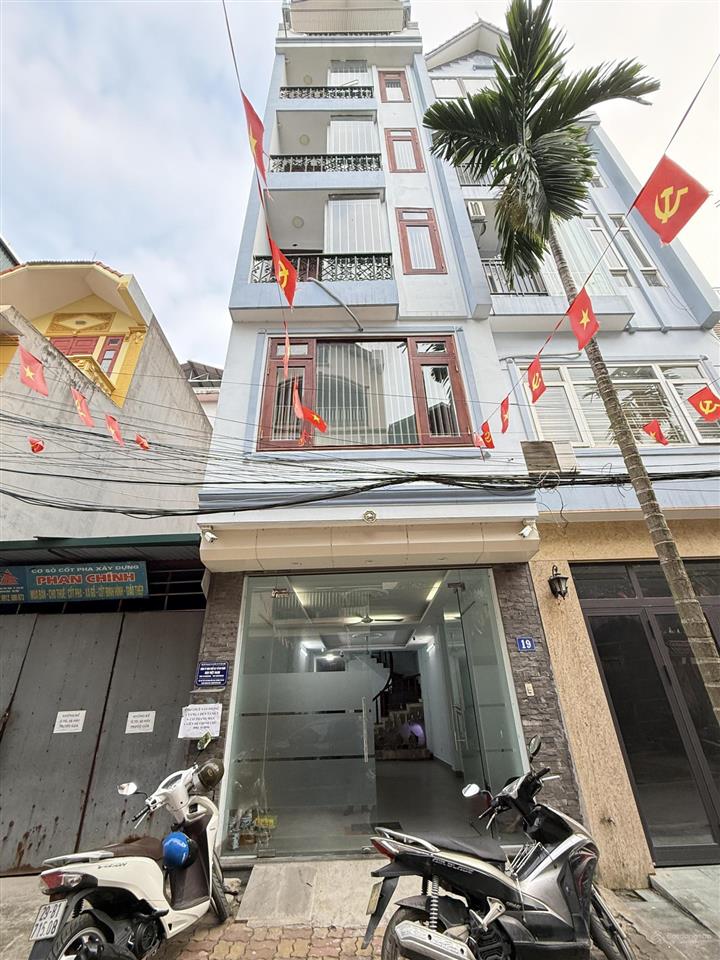 Thái hà đống đa. nhà đẹp thang máy vỉa hè rộng kinh doanh sầm uất, vị trí siêu đẹp, chủ ngộp bank