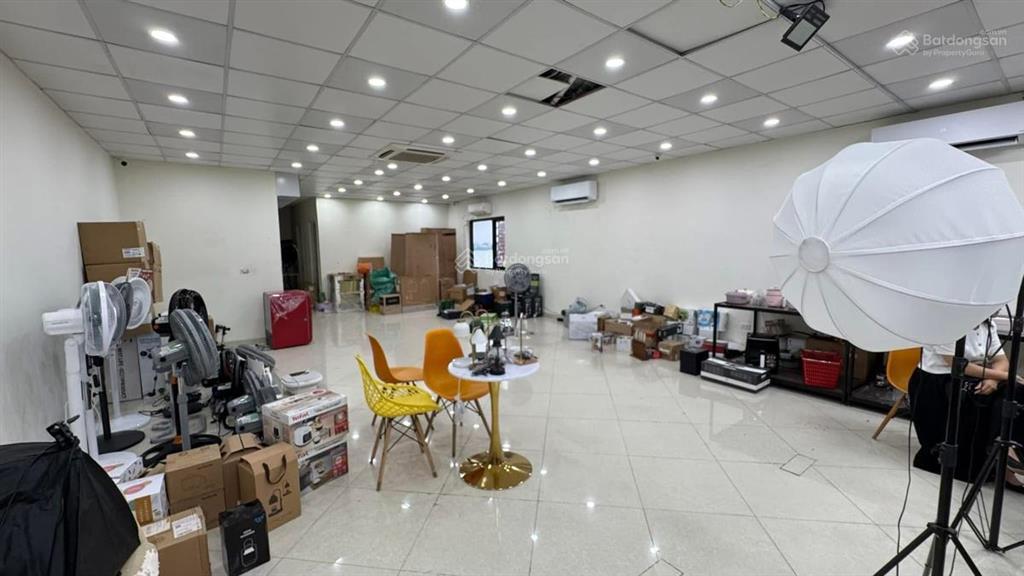 Lạc long quân  tây hồ, tòa văn phòng siêu đẹp hiện đại, có hầm, dòng tiền khủng. vị trí đẹp phố