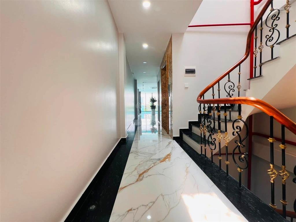 Giải phóng hai bà trưng. nhà siêu đẹp, vỉa hè 5m conte đỗ cực thoáng, gần bv bạch mai, đh kinh tế