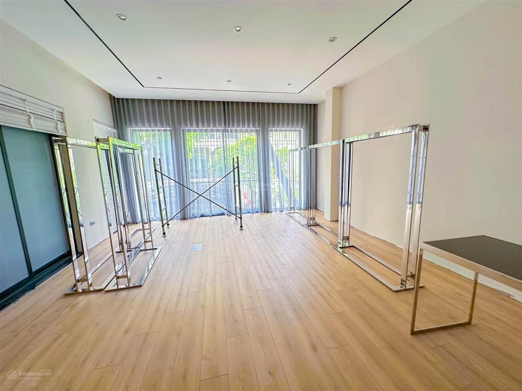 Trần quốc toản. siêu phẩm nhà đẹp thang máy đẳng cấp thượng lưu, mặt tiền rộng cực hiếm, kd đỉnh
