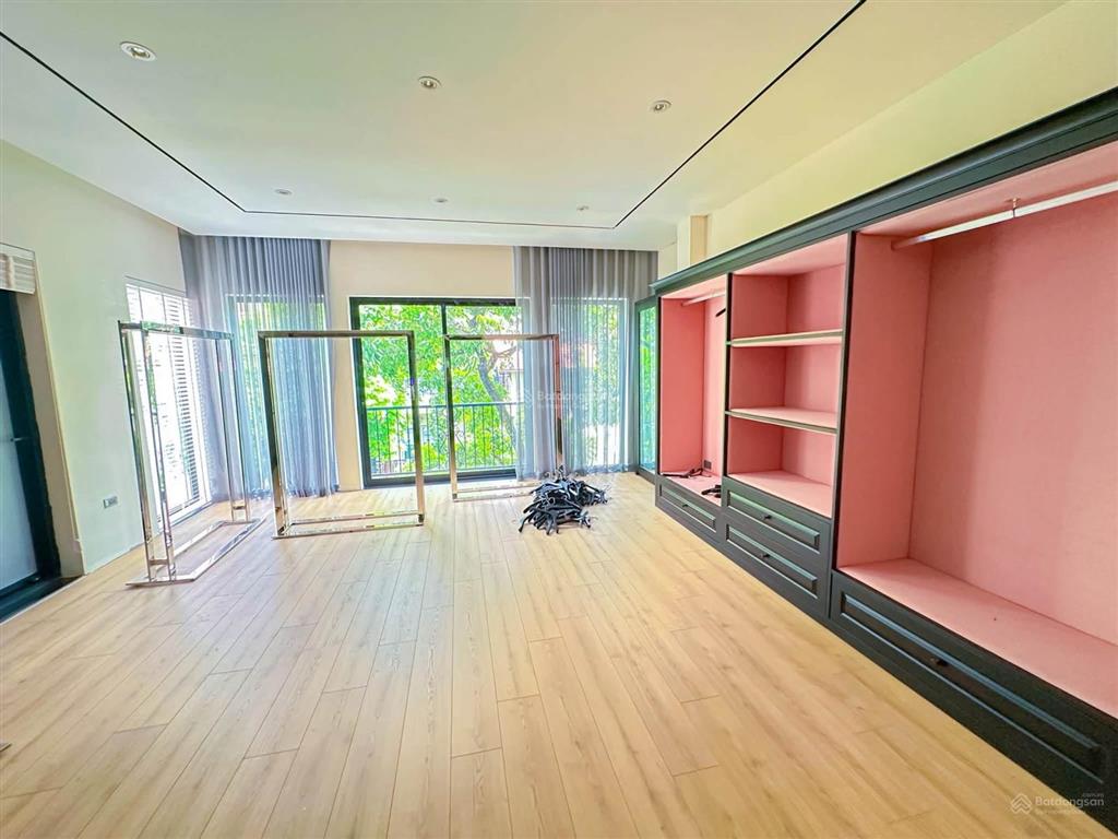 Trần quốc toản. siêu phẩm nhà đẹp thang máy đẳng cấp thượng lưu, mặt tiền rộng cực hiếm, kd đỉnh