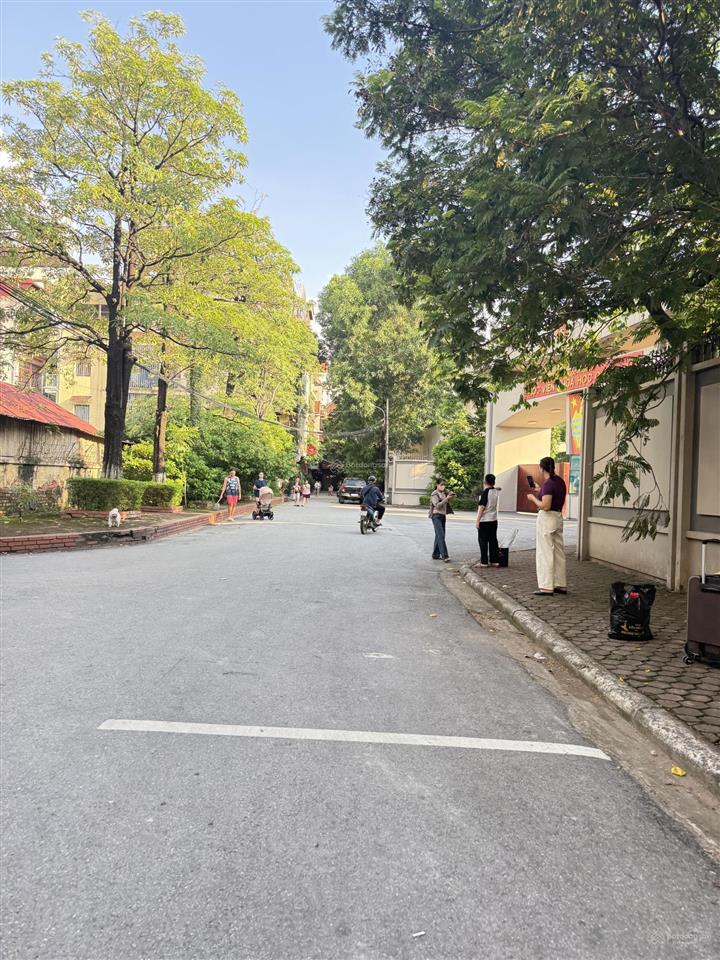 Lê trọng tấn  thanh xuân. phân lô quân đội cao cấp, nhà đẹp hai mặt tiền thoáng sáng, ô tô vào nhà