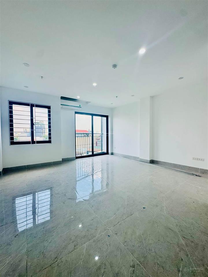 La thành, tòa văn phòng nguy nga bề thế tuyệt đẹp, tọa lạc vị trí đẹp, phố vip, quy hoạch ổn định