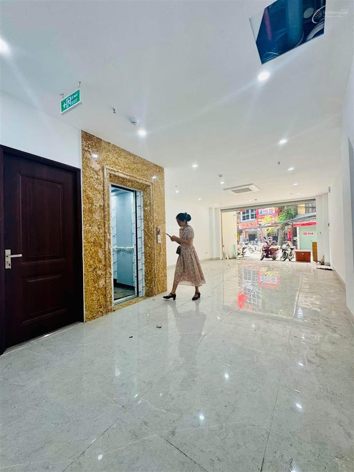 La thành, tòa văn phòng nguy nga bề thế tuyệt đẹp, tọa lạc vị trí đẹp, phố vip, quy hoạch ổn định