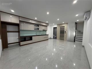Trương định nhà 5 tầng thang máy  full nội thất giá 12,5 tỷ. vị trí đẹp, ô tô đỗ cổng ở cực sướng