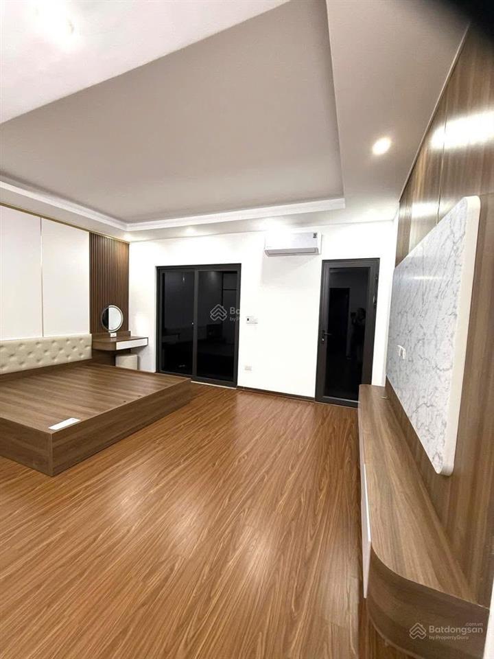 Trương định nhà 5 tầng thang máy  full nội thất giá 12,5 tỷ. vị trí đẹp, ô tô đỗ cổng ở cực sướng