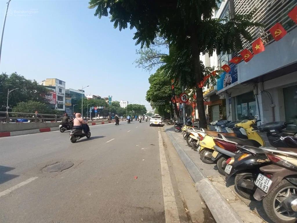 Trần khát chân. 6 tầng thang máy siêu đẹp, vị trí đắc địa, hàng hiếm hai bà, chủ thiện chí giá rẻ