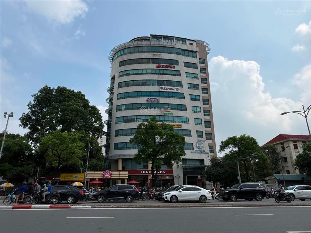 Bán siêu phẩm mặt phố trần khát chân 6 tầng thang máy dòng tiền 110 triệu/tháng. vị trí cực đẹp