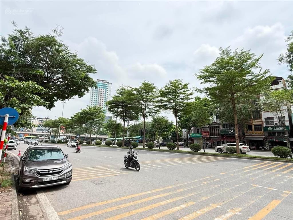 Bán siêu phẩm mặt phố trần khát chân 6 tầng thang máy dòng tiền 110 triệu/tháng. vị trí cực đẹp