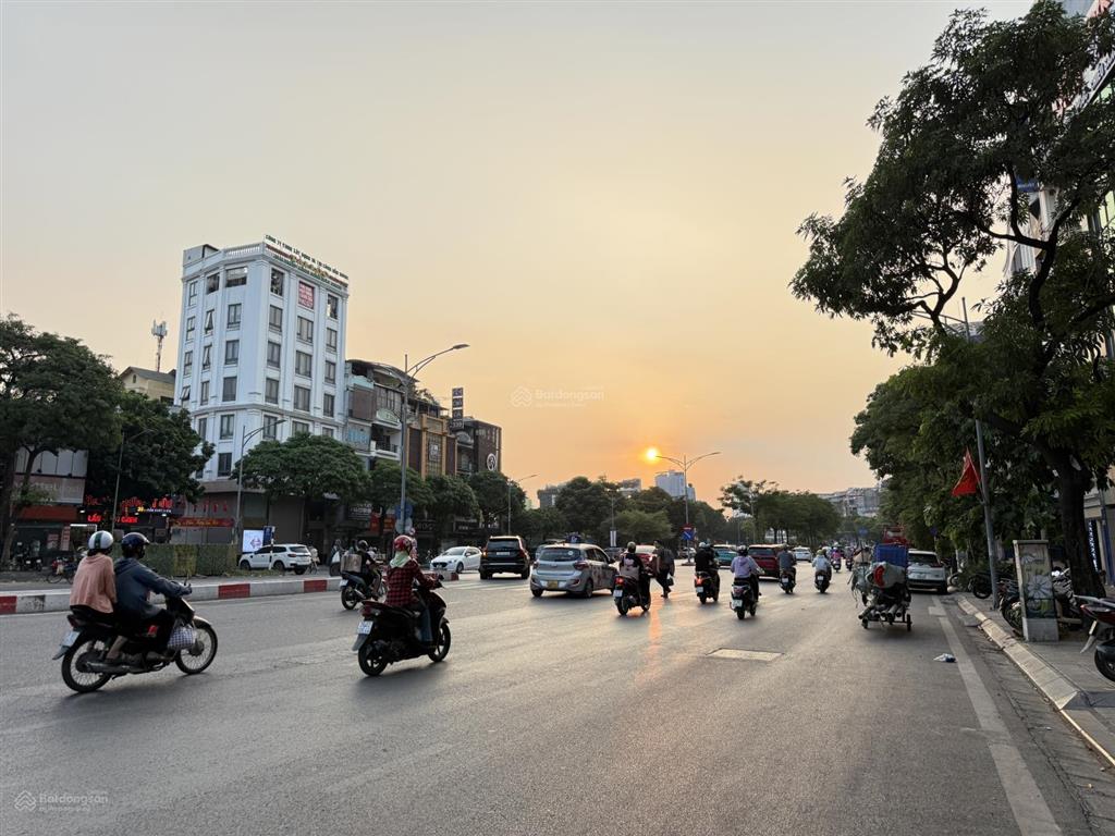 Bán siêu phẩm mặt phố trần khát chân 6 tầng thang máy dòng tiền 110 triệu/tháng. vị trí cực đẹp