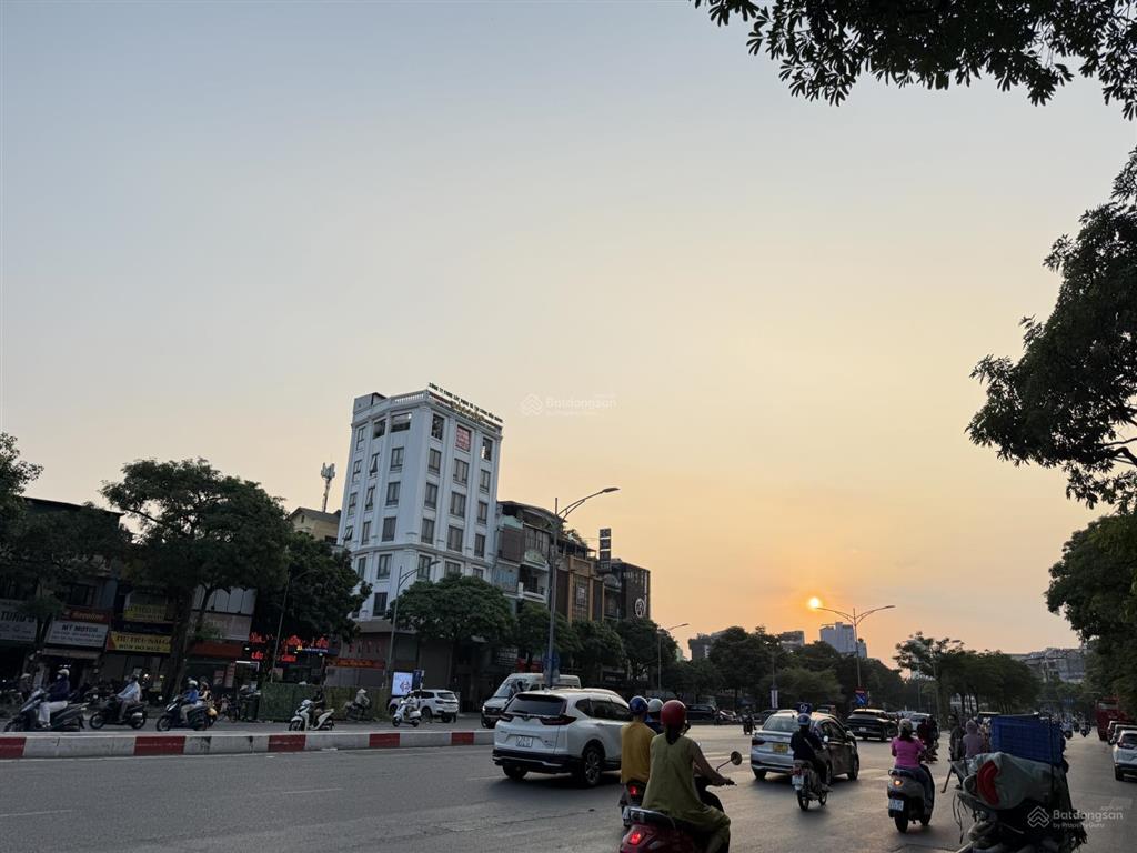 Bán siêu phẩm mặt phố trần khát chân 6 tầng thang máy dòng tiền 110 triệu/tháng. vị trí cực đẹp