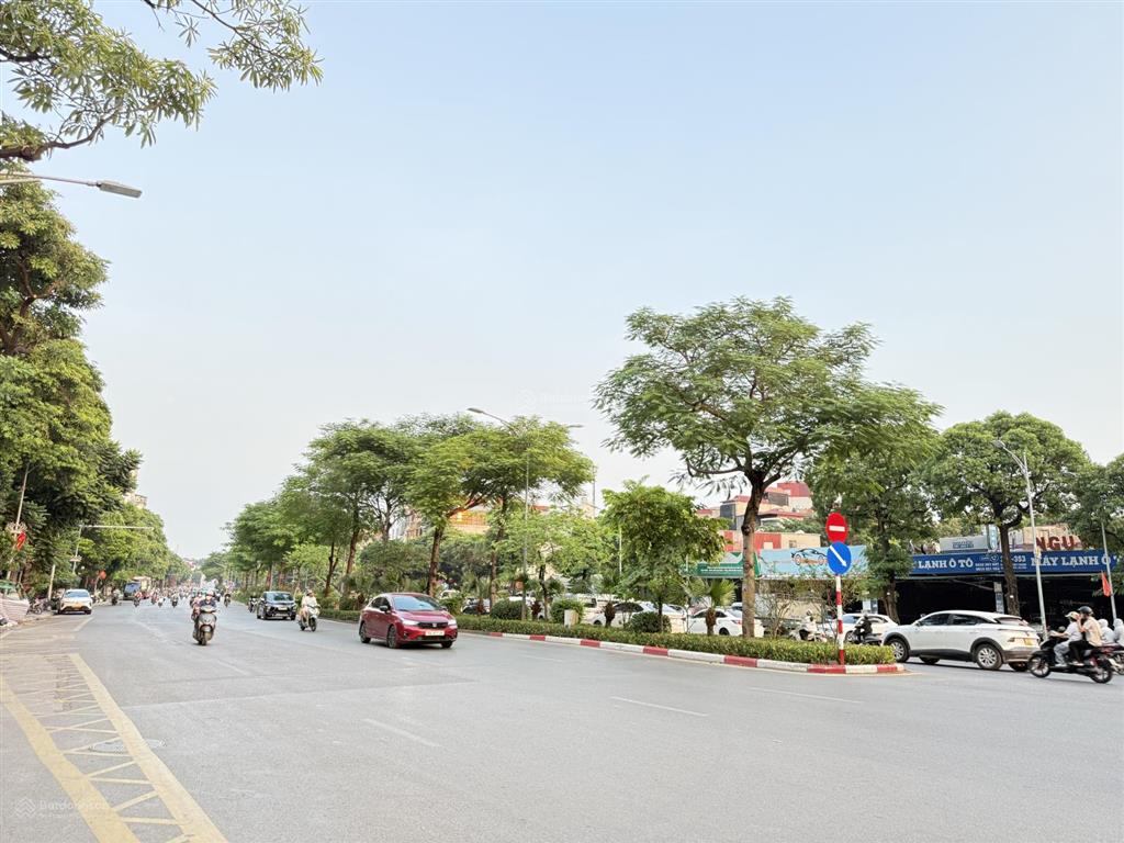 Bán siêu phẩm mặt phố trần khát chân 6 tầng thang máy dòng tiền 110 triệu/tháng. vị trí cực đẹp