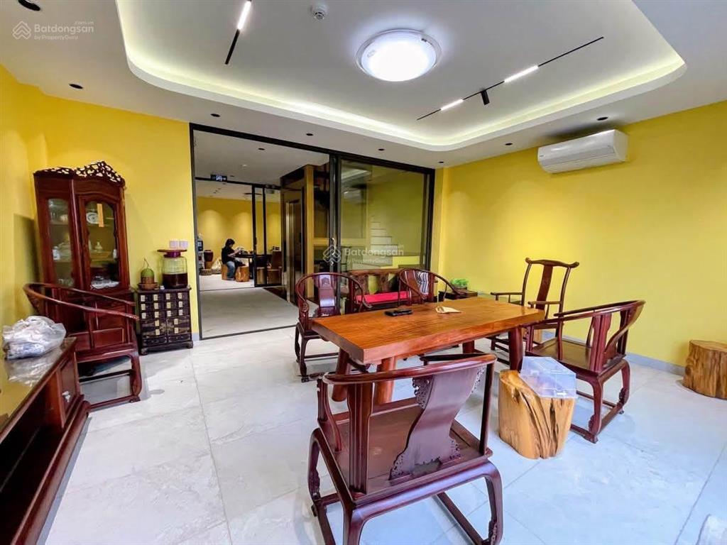 Lạc trung phân lô nổi bật hai bà. 7 tầng thang máy ô tô ngủ trong nhà, siêu phẩm đẹp long lanh
