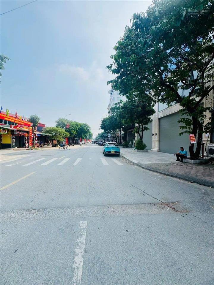 Bán đất mặt phố đức diễn, bắc từ liêm, dt 155m2 x 8m mt giá chào 60,8 tỷ, view hồ, tặng nhà cấp 4