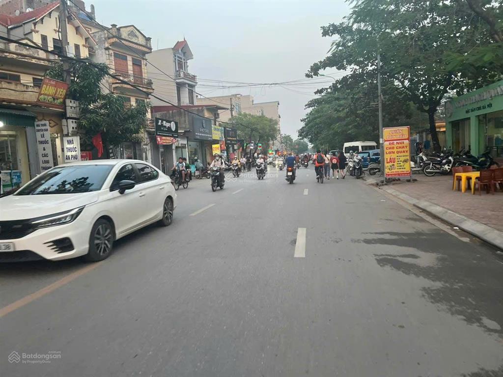 Bán đất mặt phố đức diễn, bắc từ liêm, dt 155m2 x 8m mt giá chào 60,8 tỷ, view hồ, tặng nhà cấp 4
