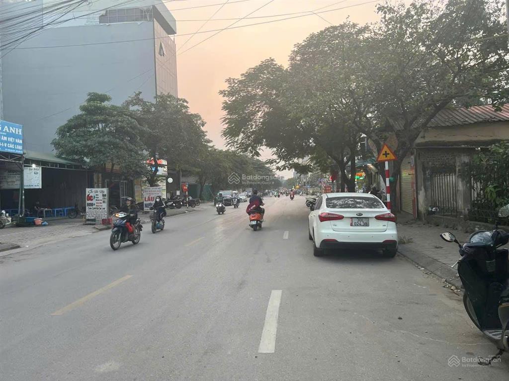 Bán đất mặt phố đức diễn, bắc từ liêm, dt 155m2 x 8m mt giá chào 60,8 tỷ, view hồ, tặng nhà cấp 4