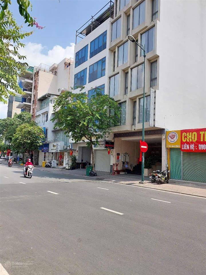 Bân nhà mt bàu cát đôi dt 6.2 x20m 4 tầng 7pn giâ 22 tỷ còn tl