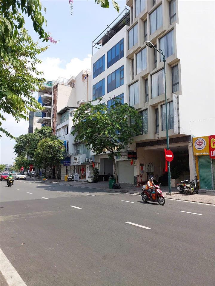 Bân nhà mt bàu cát đôi dt 6.2 x20m 4 tầng 7pn giâ 22 tỷ còn tl