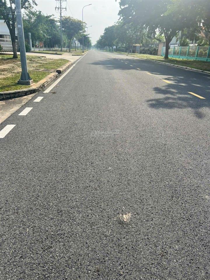Bán đất khu công nghiệp đức hòa long an. diện tích 4000m2. giá bán 200$/m2 ~ 5tr/m2