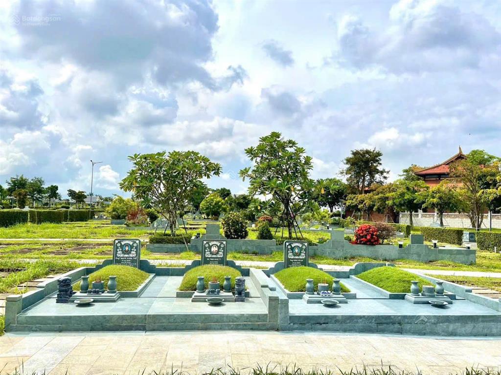 Chính chủ cần bán sang nhượng cho khách hàng hữu duyên lô mộ đôi khu m1 và m2 giá 150 triệu