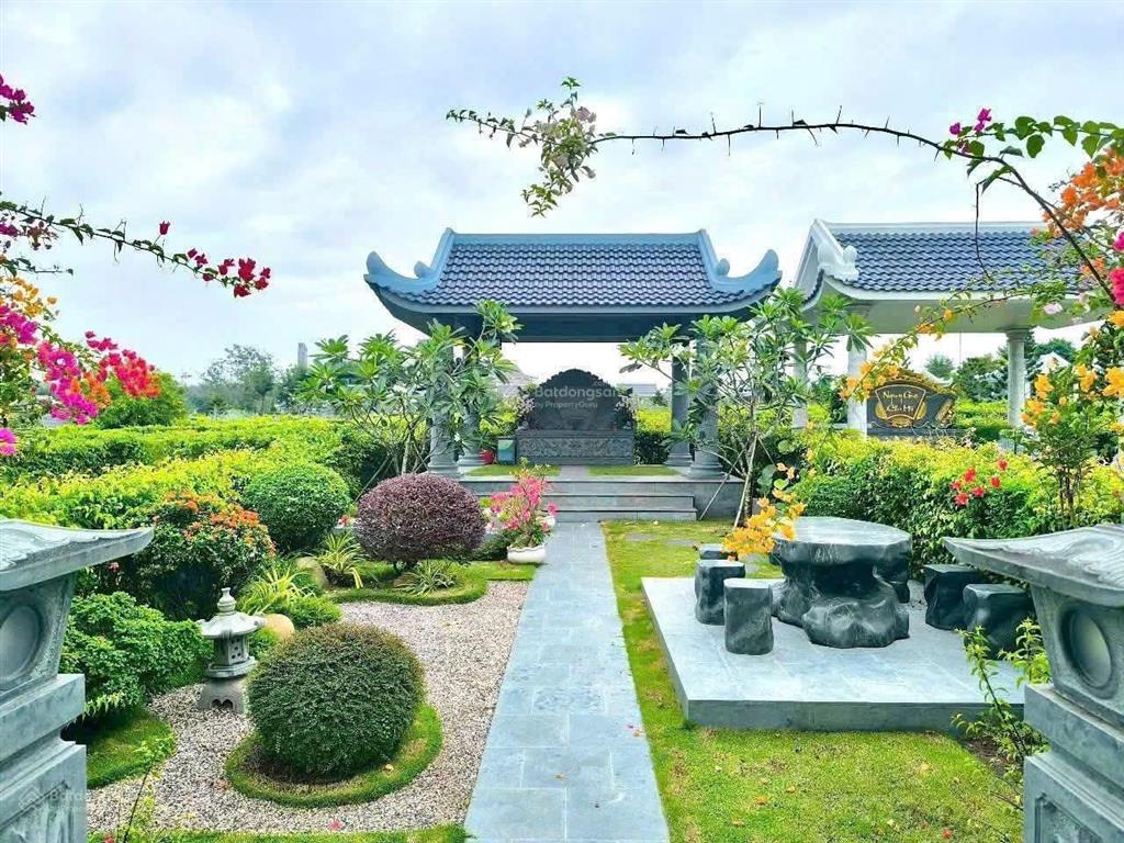 Chính chủ cần bán sang nhượng cho khách hàng hữu duyên lô mộ đôi khu m1 và m2 giá 150 triệu
