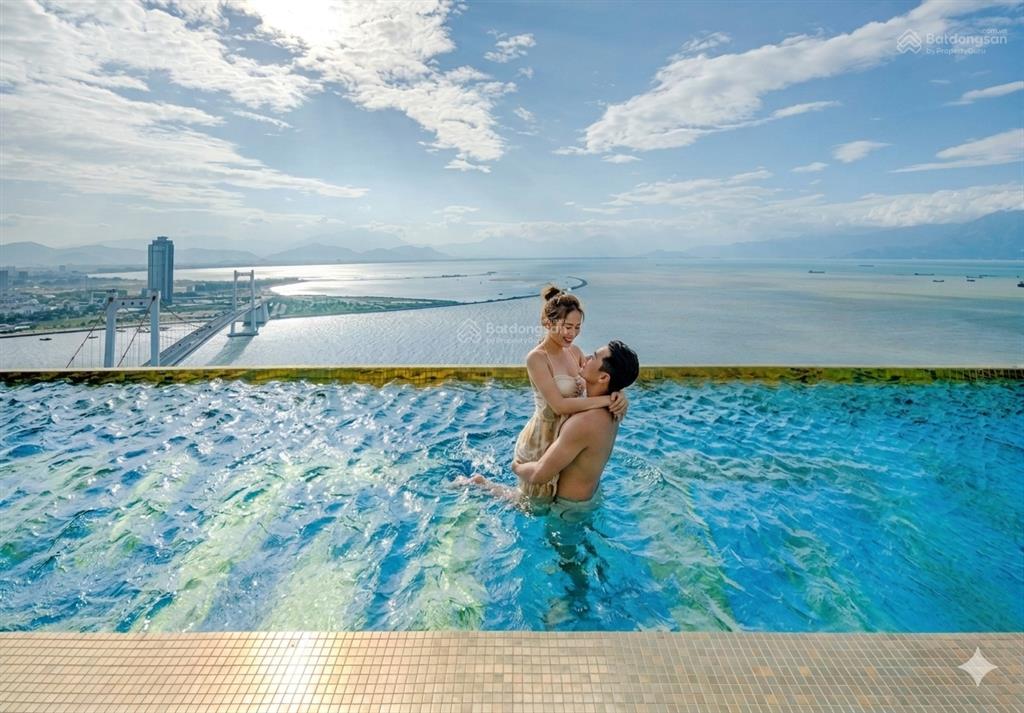 Bán ch khách sạn 5 sao, 37m2, 1 tỷ 420, tầng cao, đầy đủ bếp, cho thuê từ 12tr/tháng, golden bay đn