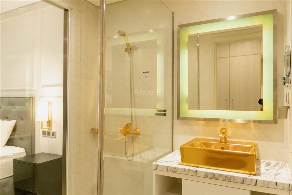 Bán ch khách sạn 5 sao, 37m2, 1 tỷ 420, tầng cao, đầy đủ bếp, cho thuê từ 12tr/tháng, golden bay đn
