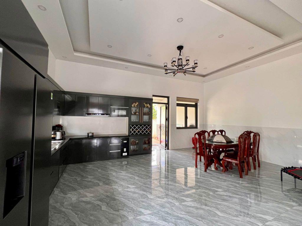 Cần Bán Nhà 413m², 240m² Đất Ở, Mặt Đường Nhựa 8m, 4 Phòng Ngủ